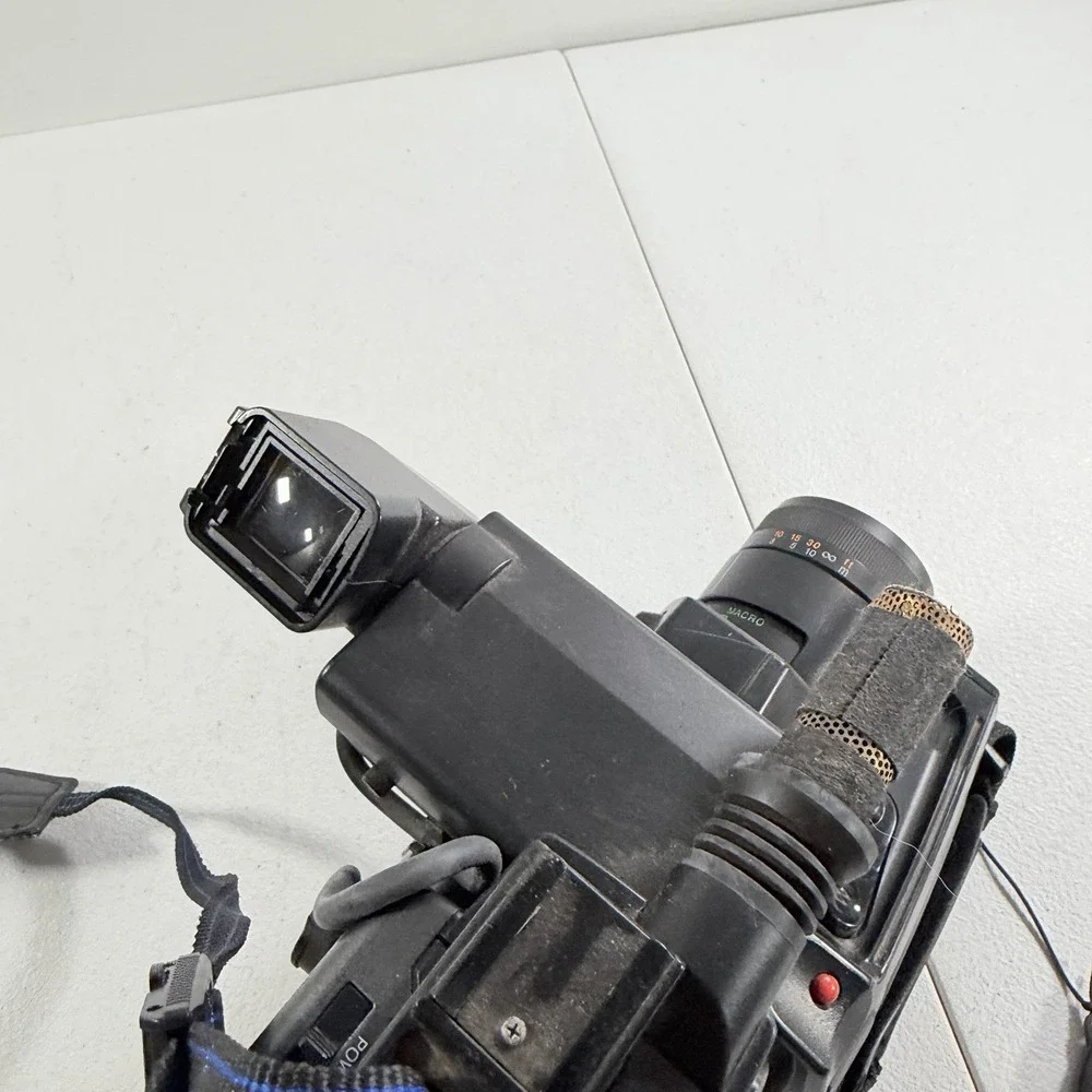 Vintage Magnavox Movie Maker VHS Camcorder CVJ310AV01 AS IS FOR PARTS REPAIR